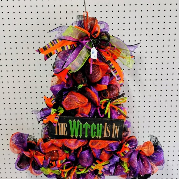 Halloween Deco Mesh Witches Wreath - Picture 1 of 7